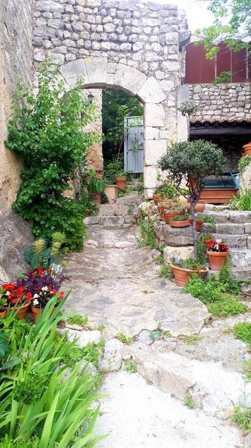 La Garde Adhemar, L'Escalier Medieval Екстер'єр фото