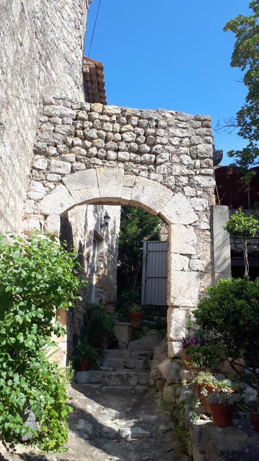 La Garde Adhemar, L'Escalier Medieval Екстер'єр фото
