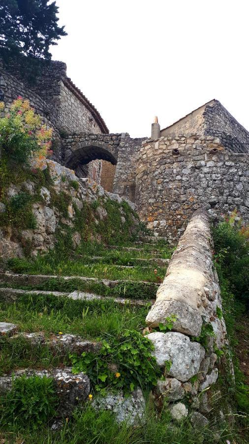 La Garde Adhemar, L'Escalier Medieval Екстер'єр фото